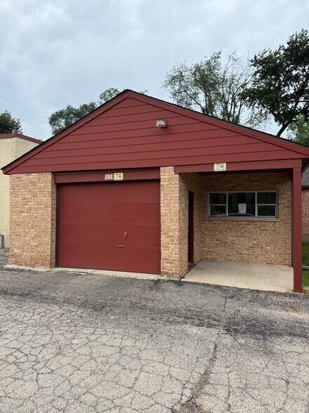More Photos Of 202 S. 13th Ave. St. Charles Il. 60174 Ave, St Charles Flex For Lease