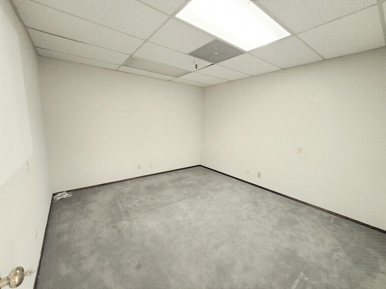 More Photos Of 430 N Canal St, South San Francisco Manufacturing For Sale