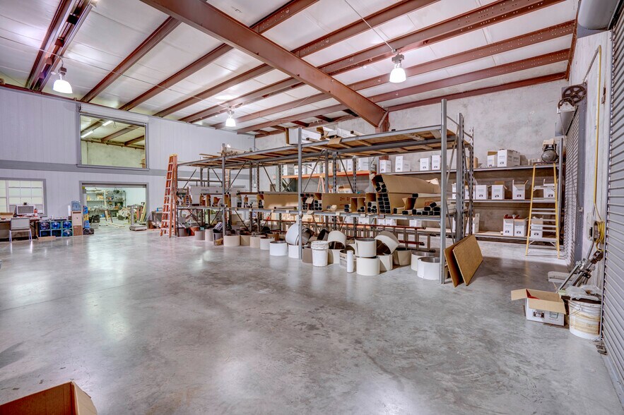 More Photos Of 2620 Carson St, Haltom City Light Distribution For Lease