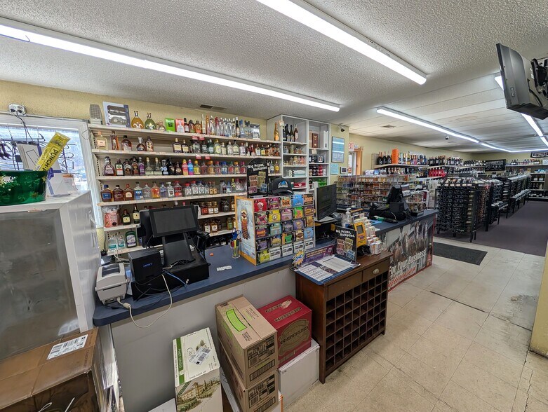 More Photos Of 764 Main St, Oakville Freestanding For Sale