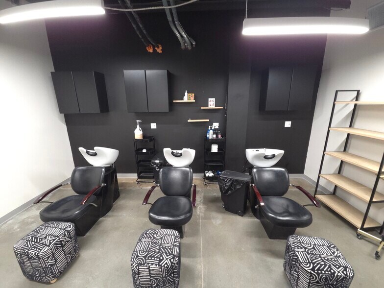 More Photos Of 7510 N Oak Trfy, Gladstone Apartments For Lease