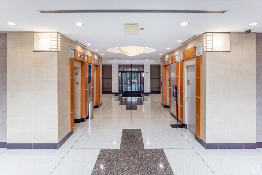 More Photos Of 1950 Old Gallows Rd, Vienna Office For Lease