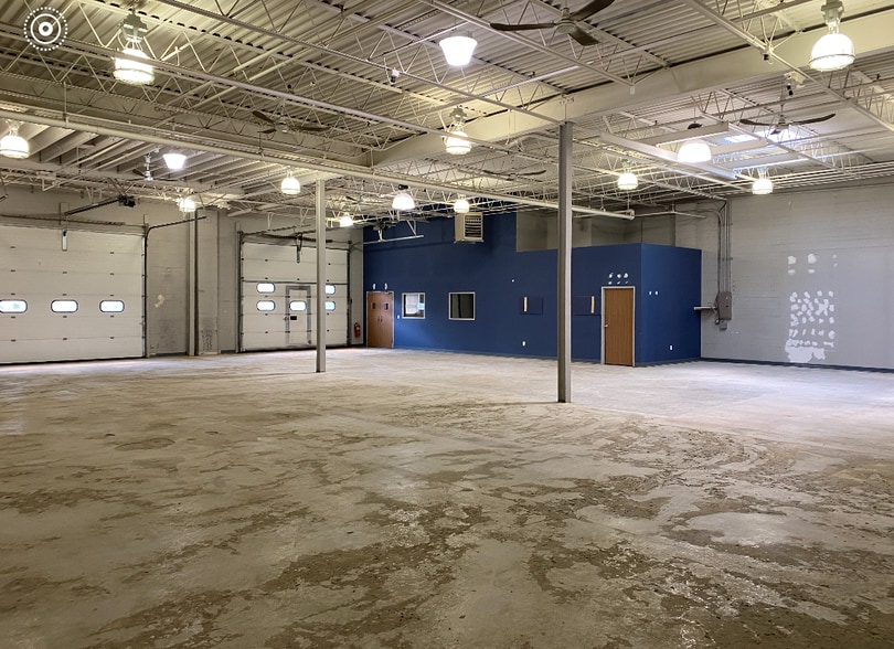 More Photos Of 260 W Crescent Ave, Allendale Warehouse For Lease