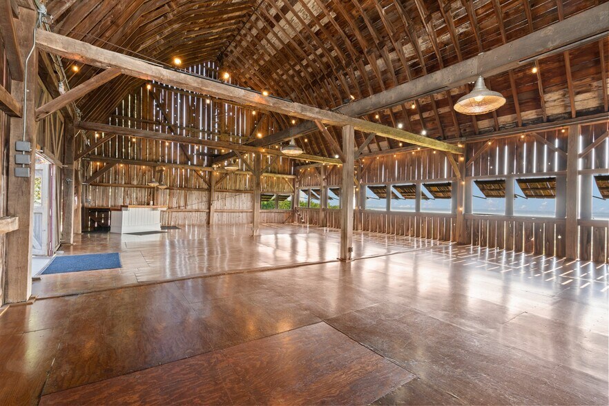 More Photos Of 10343 E Hilltop Rd, Suttons Bay Winery Vineyard For Sale