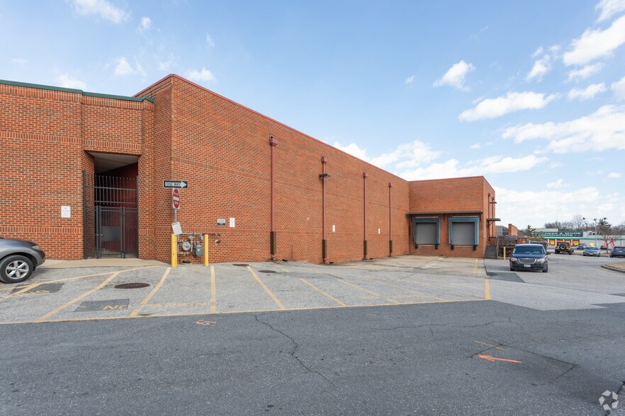 More Photos Of 121 N Crain Hwy, Glen Burnie Supermarket For Lease