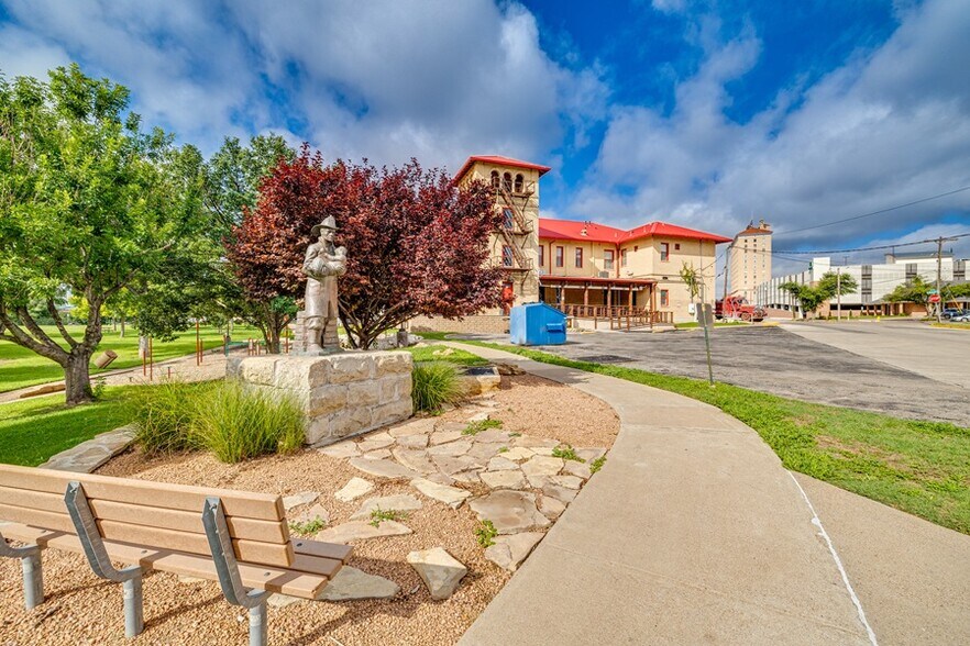 More Photos Of 200 S Magdalen St, San Angelo Police Fire Station For Sale