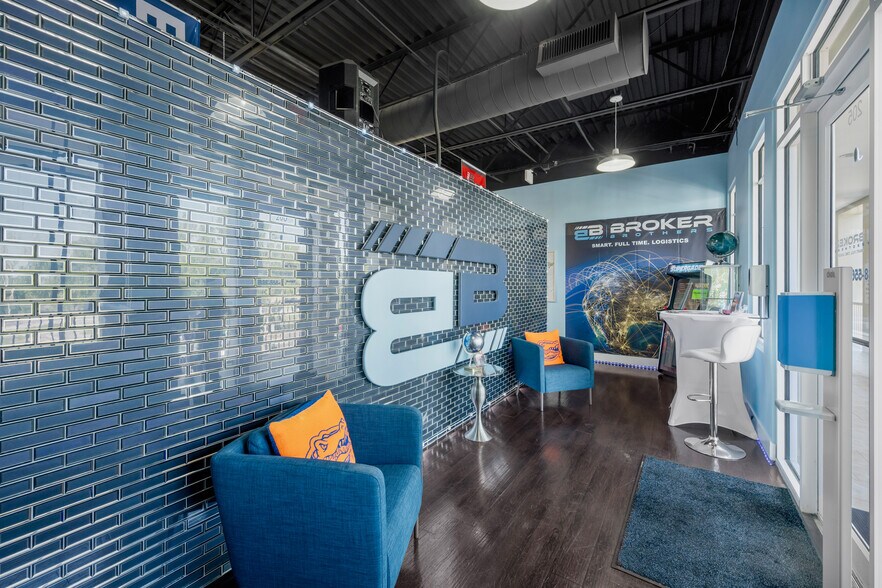 More Photos Of 16541 Pointe Village Dr, Lutz Storefront Retail Office For Lease