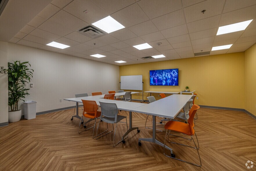 More Photos Of 300 S 4th St, Las Vegas Office For Sale