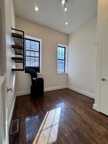 More Photos Of 237 Jefferson St, Brooklyn Apartments For Lease