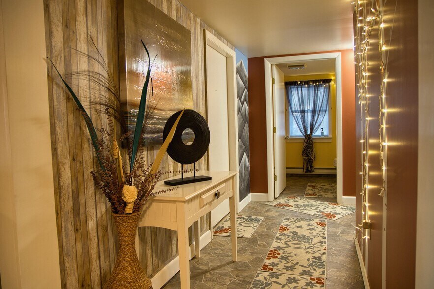 More Photos Of 24 Pleasant St, Conway Office For Sale