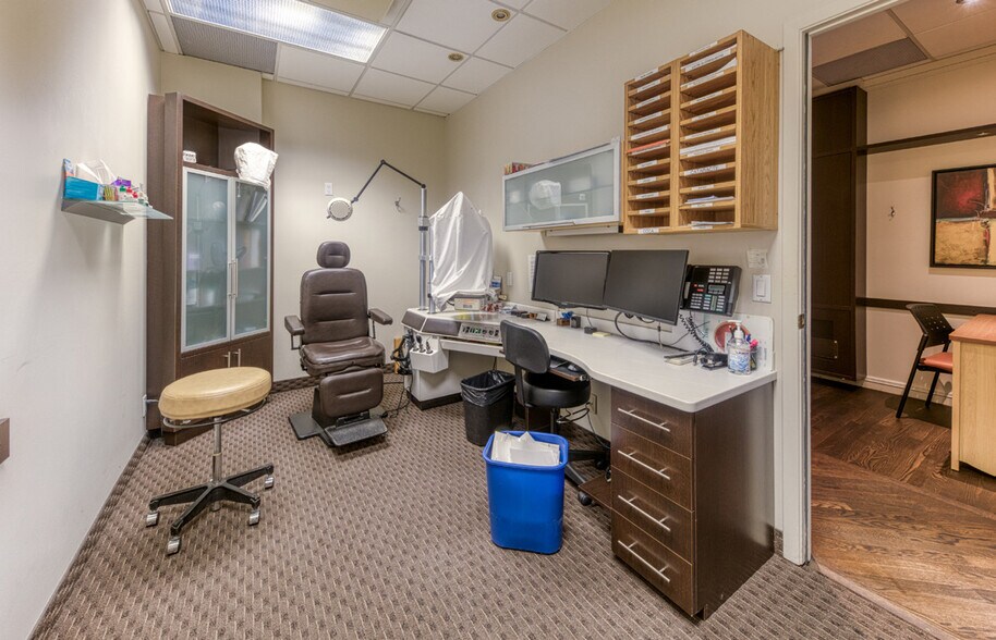 More Photos Of 4955-4975 Boul Guillaume-Couture, Lévis Storefront Retail Office For Lease