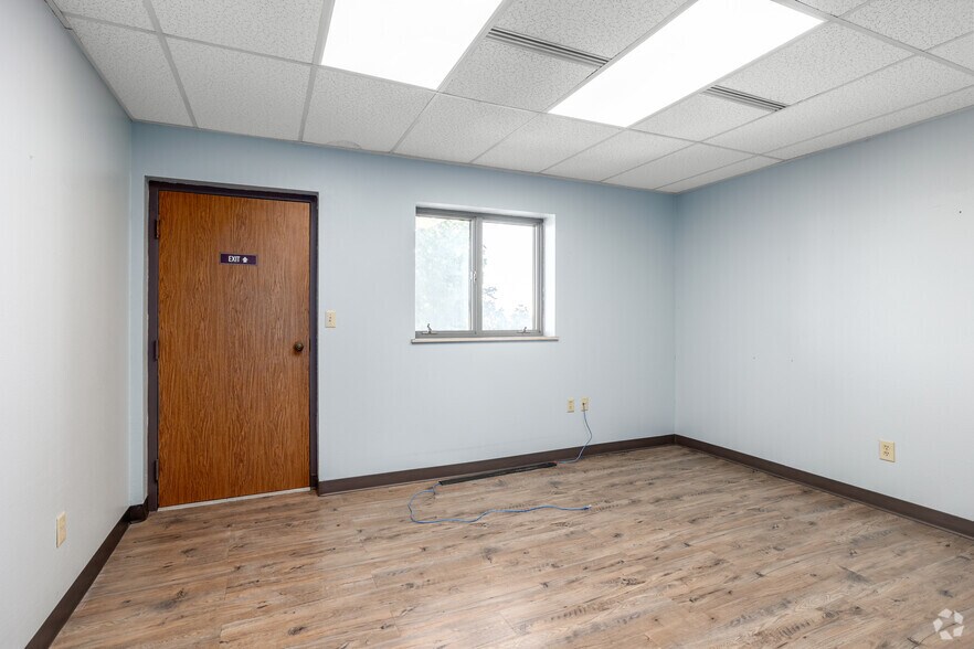 More Photos Of 2801 Parklawn Dr, Midwest City Medical For Lease