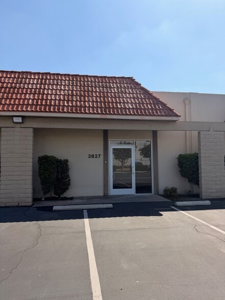 More Photos Of 3615-3633 W Warner Ave, Santa Ana Warehouse For Lease