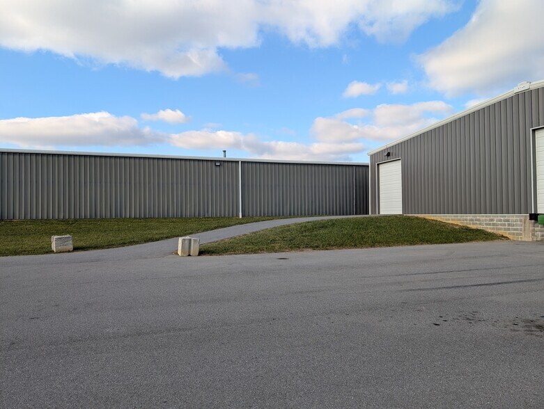 More Photos Of 4089 Pepperell Way, Dublin Manufacturing For Lease