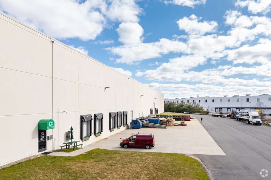 More Photos Of 600 West St, Mansfield Warehouse For Lease