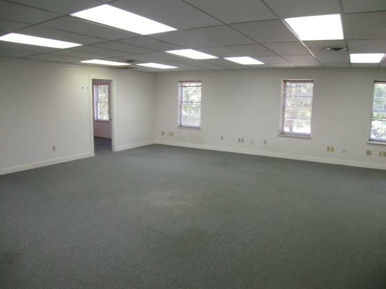 More Photos Of 611 N Courthouse Rd, Richmond Office For Lease