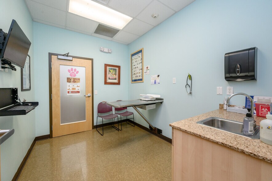 More Photos Of 612 Mount Pleasant Ave, West Orange Veterinarian Kennel For Sale