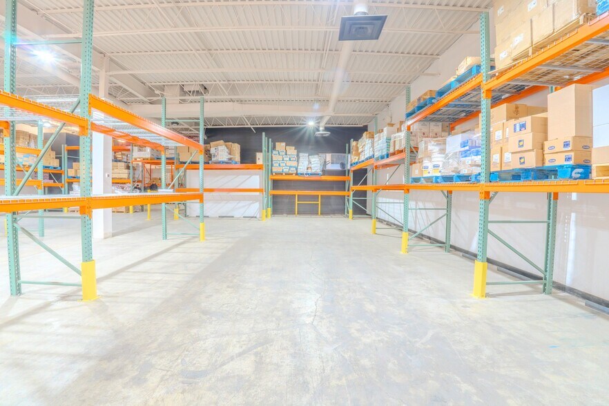 More Photos Of 5520 Boul des Laurentides, Laval Freestanding For Lease