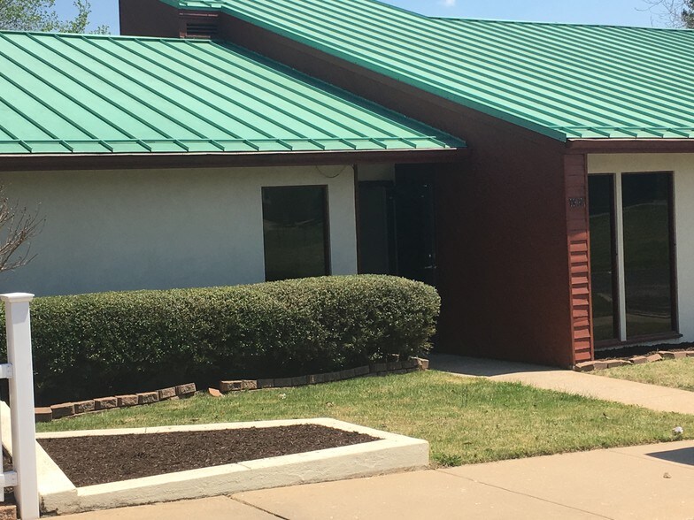 More Photos Of 1102-1108 Poplar Pl, Rogers Medical For Lease