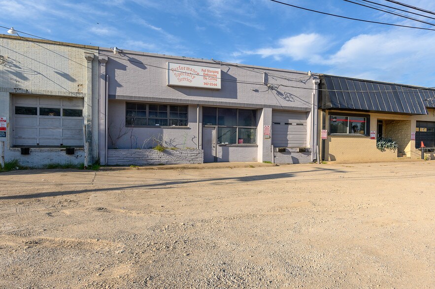 More Photos Of 2154 Irving Blvd, Dallas Light Distribution For Lease