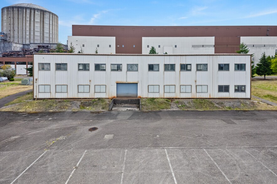 More Photos Of 51 Tower Blvd, Elma Flex For Lease