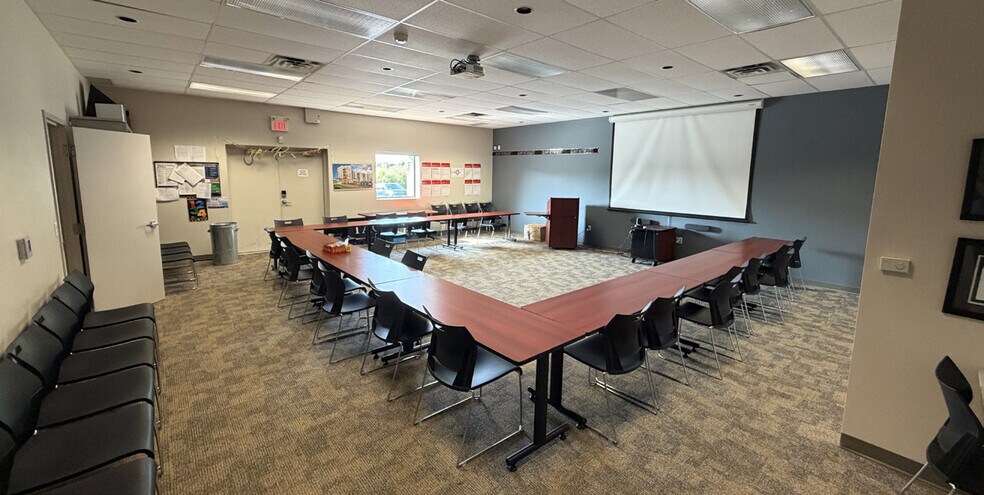 More Photos Of 176 Speedvale Ave, Guelph Office For Sale