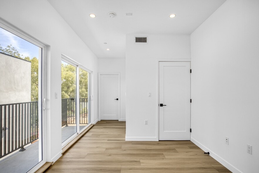 More Photos Of 10826 Hesby St, North Hollywood Apartments For Sale