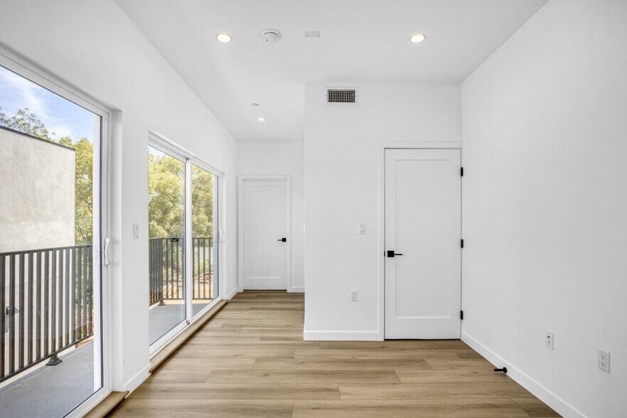 More Photos Of 10826 Hesby St, North Hollywood Apartments For Sale
