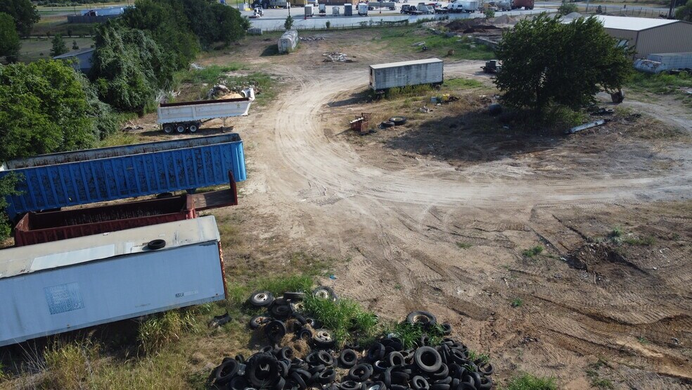 More Photos Of 1951 S Magnolia Ave, Luling Land For Sale