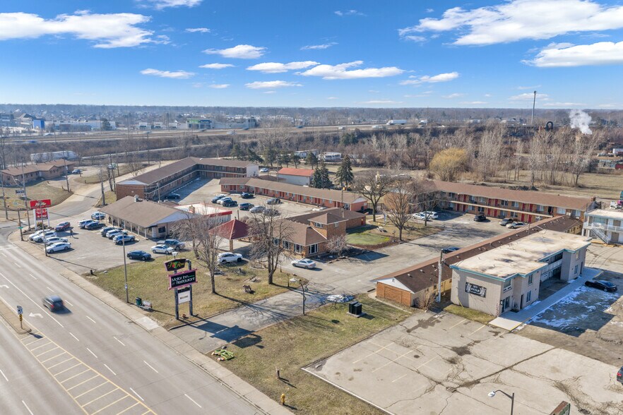 Primary Photo Of 2889 Howard Av, Windsor Hotel For Sale