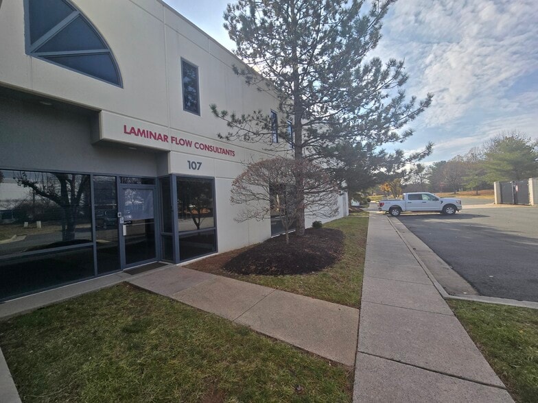 More Photos Of 44642 Guilford Dr, Ashburn Light Distribution For Lease