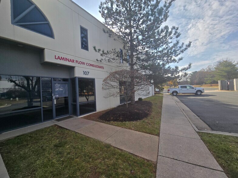 More Photos Of 44642 Guilford Dr, Ashburn Light Distribution For Sale