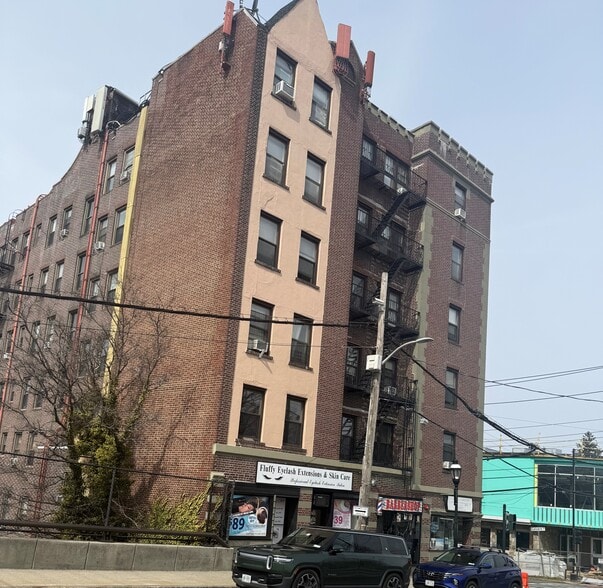 More Photos Of 3 Calvert St, Harrison Apartments For Sale