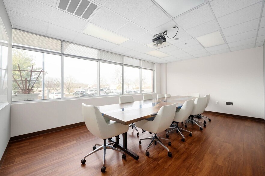 More Photos Of 927 Maple Grove Dr, Fredericksburg Office For Sale