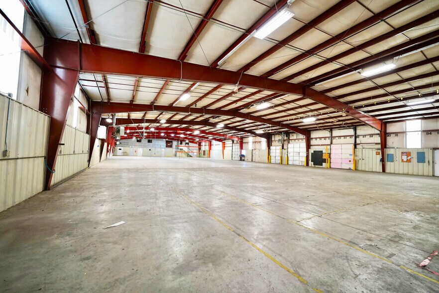 More Photos Of 110 E Linden St, Rogers Unknown For Lease