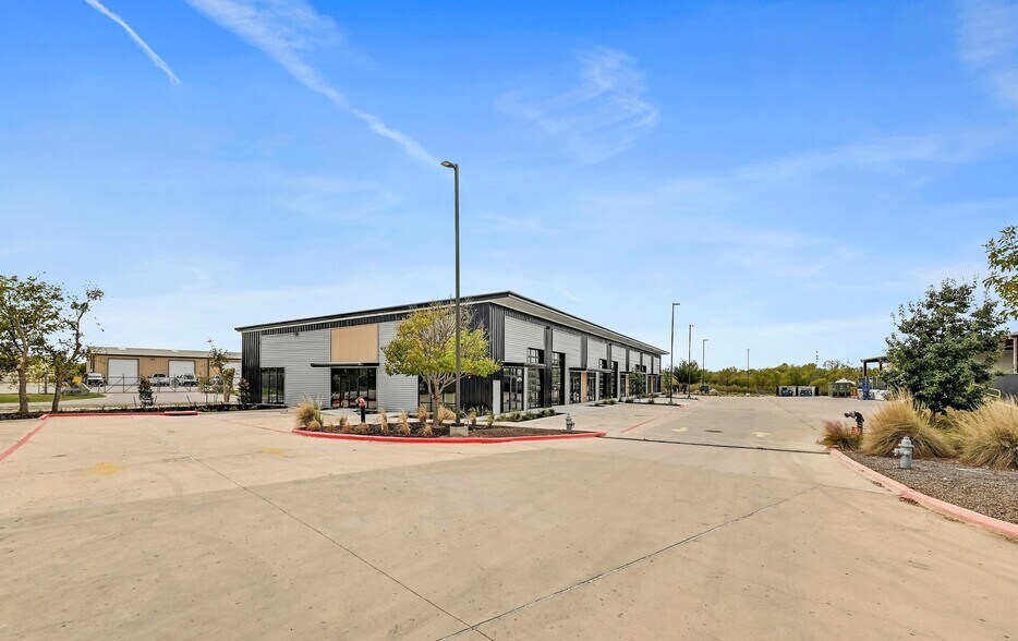 More Photos Of 300 Co Rd 199, Hutto Flex For Lease