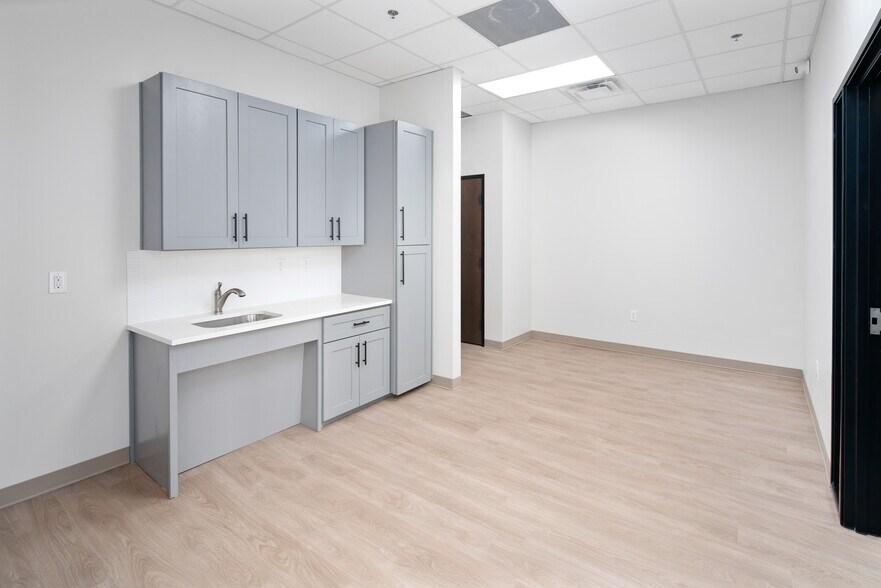 More Photos Of 8195 Custer Rd, Frisco Office For Sale