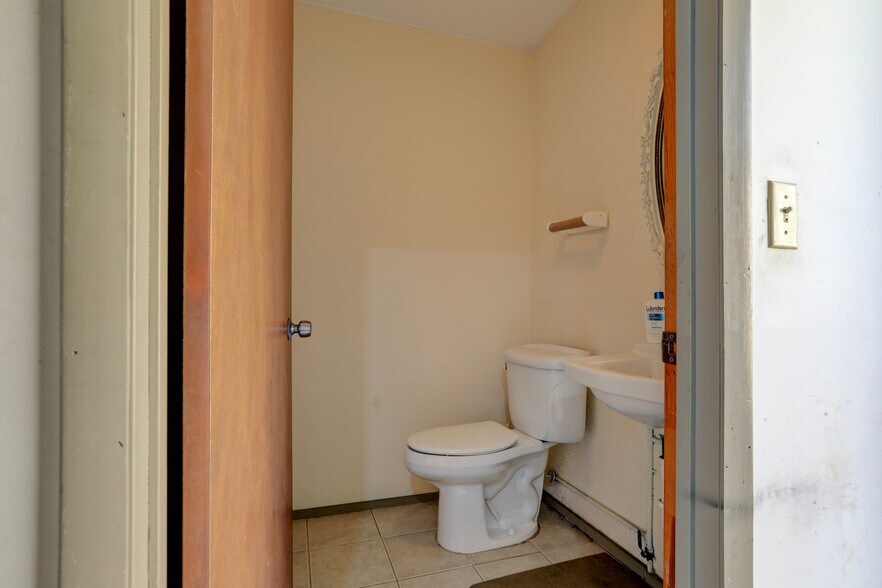 More Photos Of 637 2nd Ln, Vero Beach Flex For Sale