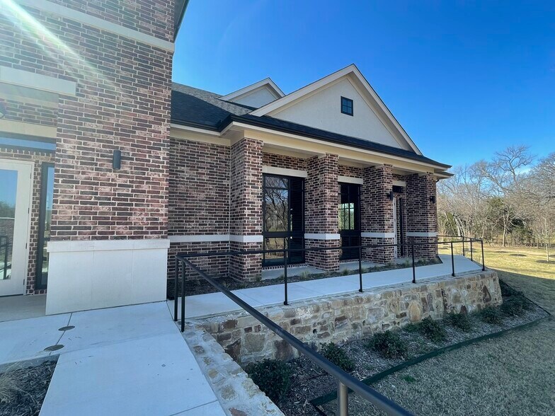 More Photos Of 124 River Oaks Dr, Southlake Office For Sale