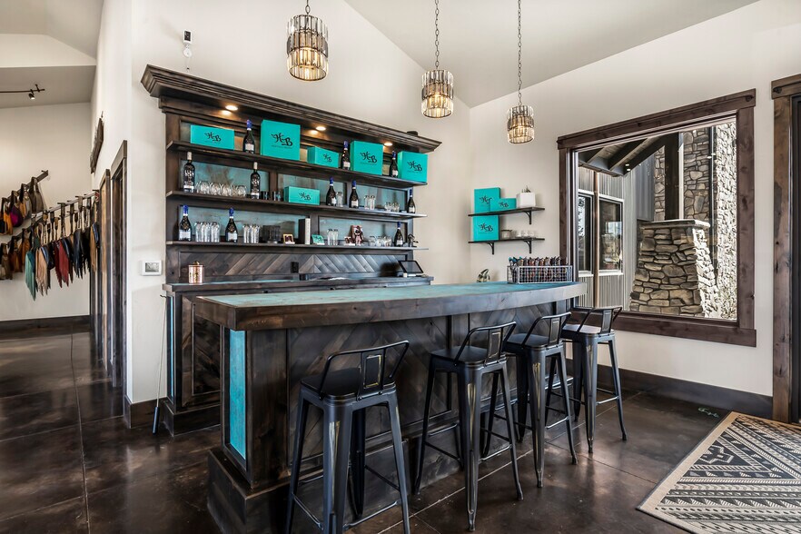 More Photos Of 19885 7th St, Bend Light Manufacturing For Lease