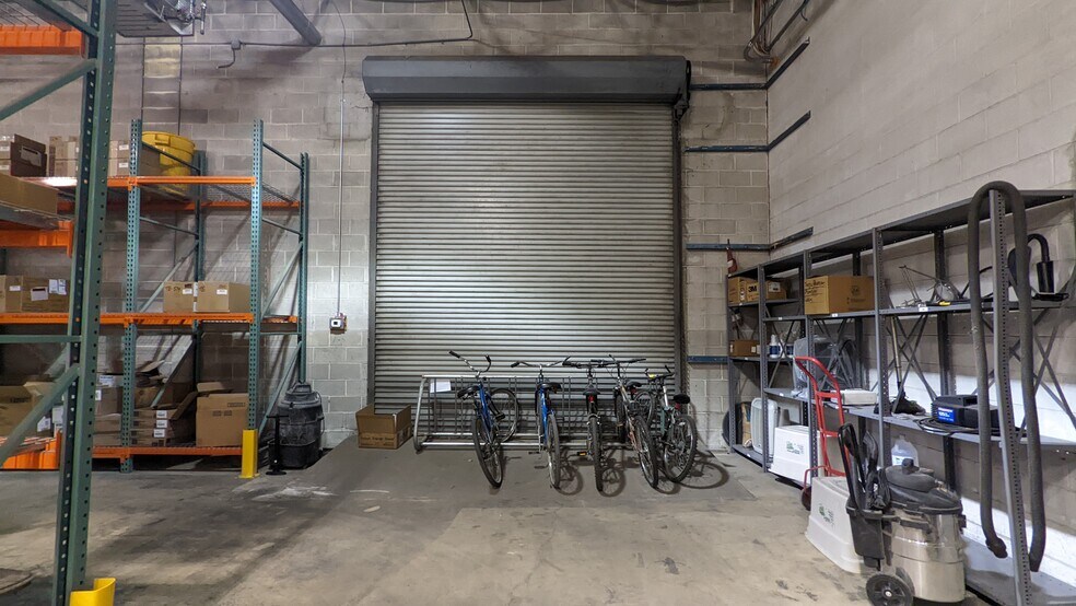 More Photos Of 717 Longfellow St, Woodbine Warehouse For Lease