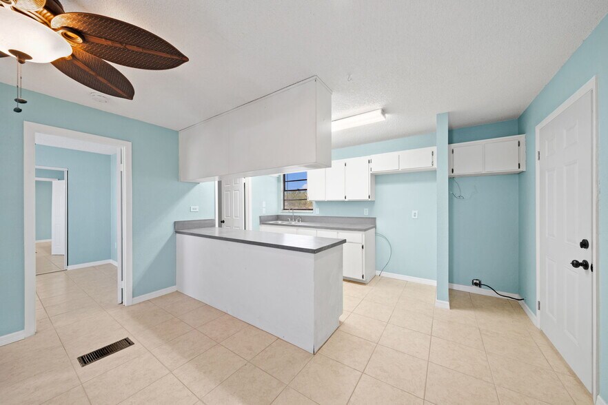 More Photos Of 100 Lucas Rd, Merritt Island Carwash For Sale