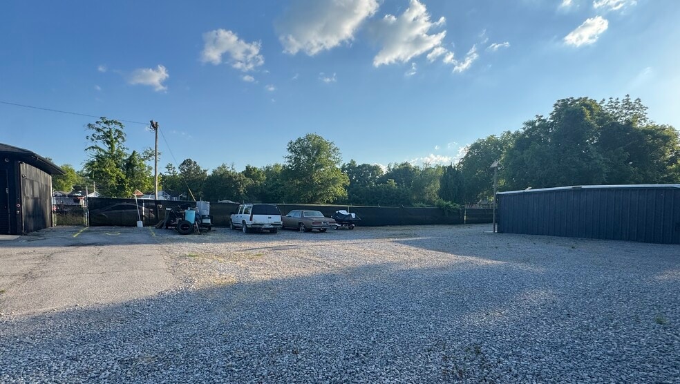 More Photos Of 405 Riverview Dr, Shelbyville Industrial For Sale