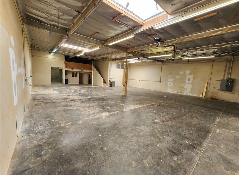 More Photos Of 12970 Branford St, Pacoima Warehouse For Lease