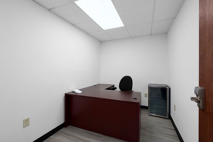 More Photos Of 7501-7509 Murdoch Ave, Saint Louis Coworking Space