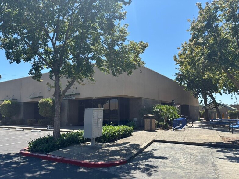 More Photos Of 2121 2nd St, Davis Flex For Lease