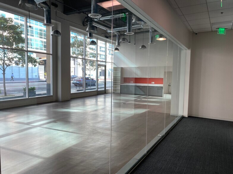 More Photos Of 1000 S Hope St, Los Angeles Apartments For Lease