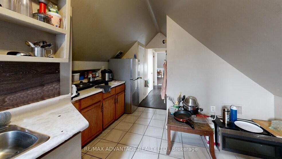 More Photos Of 193 Wharncliffe Rd N, London Apartments For Sale