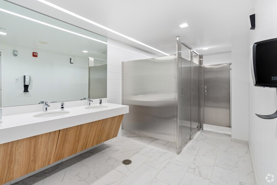 More Photos Of 6400 Arlington Blvd, Falls Church Office For Lease