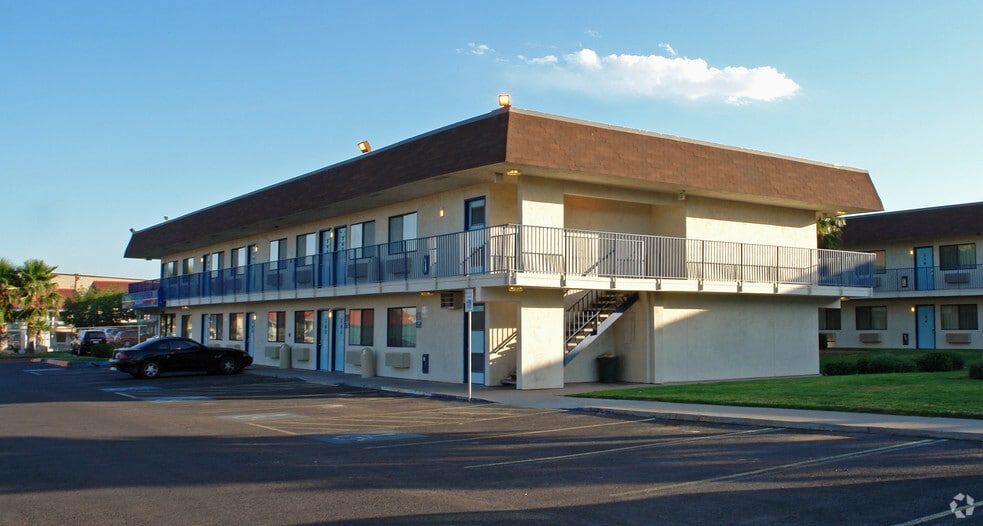 More Photos Of 11049 W Gateway Blvd, El Paso Hotel For Sale